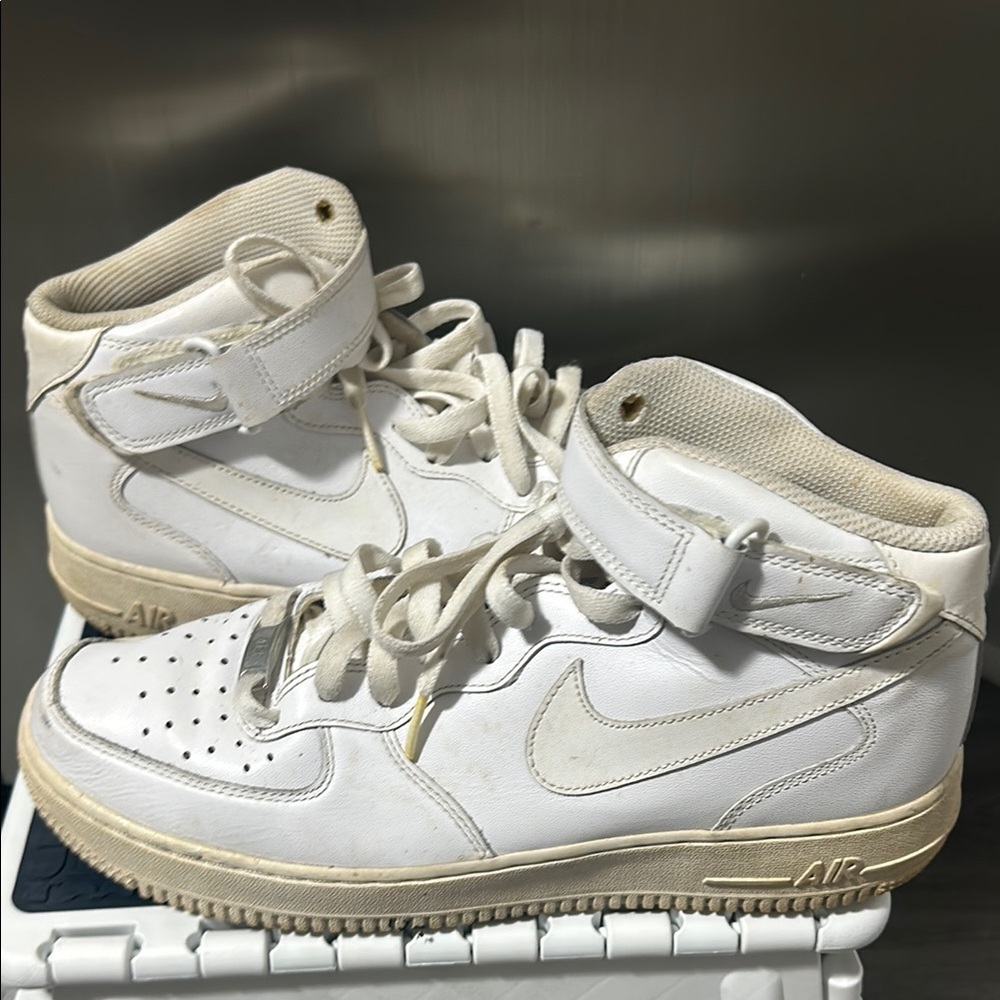 Nike Air High-Top Sneakers White 9.5 Men’s